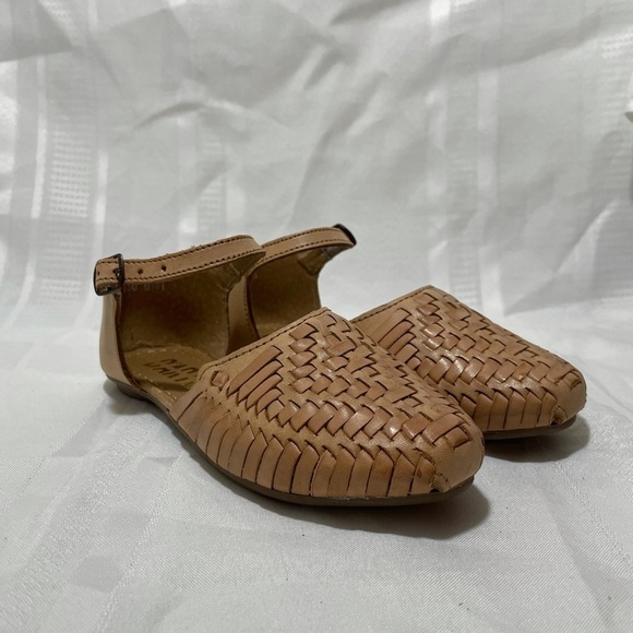 Tan color huaraches - Picture 1 of 6